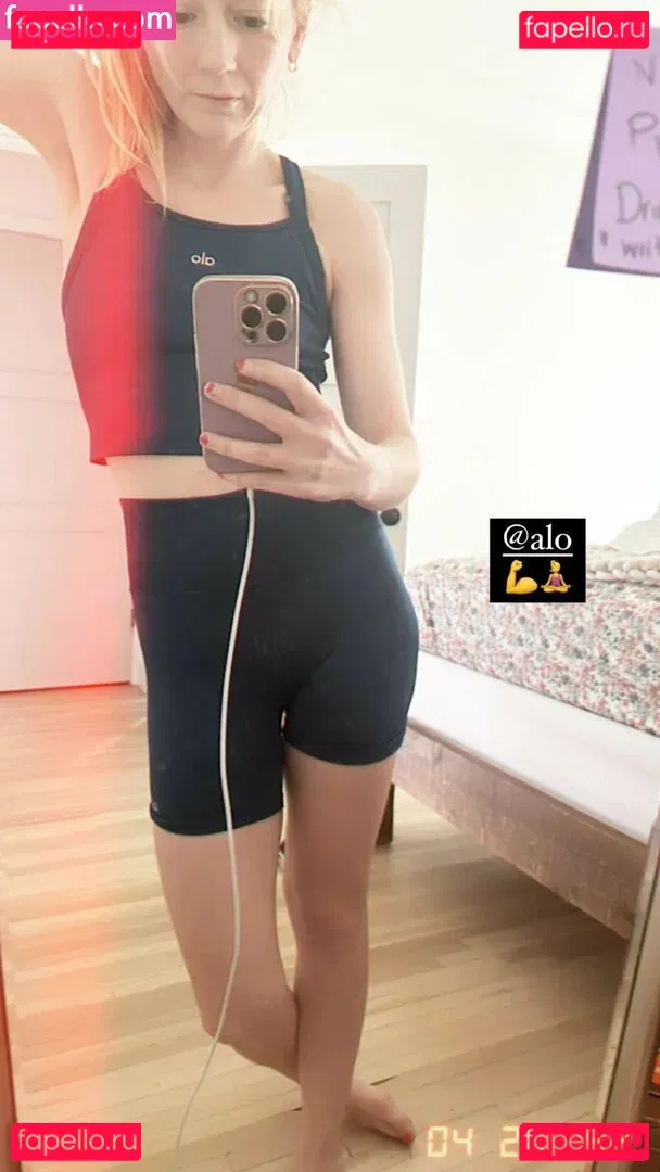 Emily Kinney Onlyfans Photo Gallery 