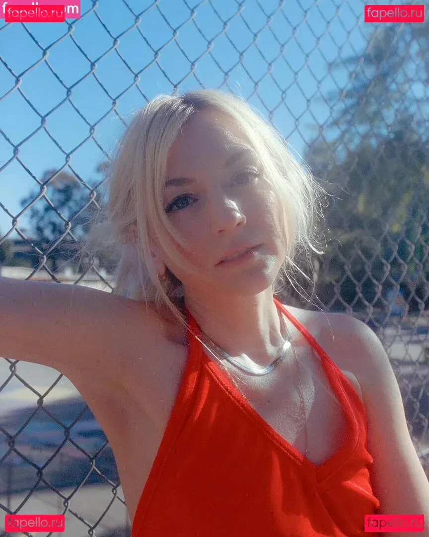 Emily Kinney Onlyfans Photo Gallery 