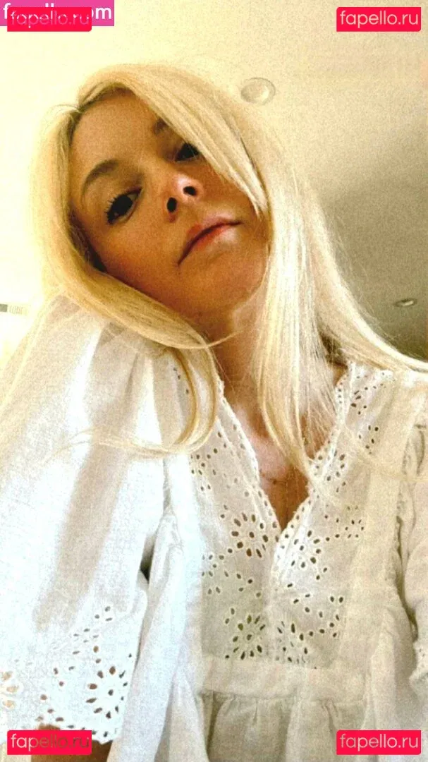 Emily Kinney Onlyfans Photo Gallery 