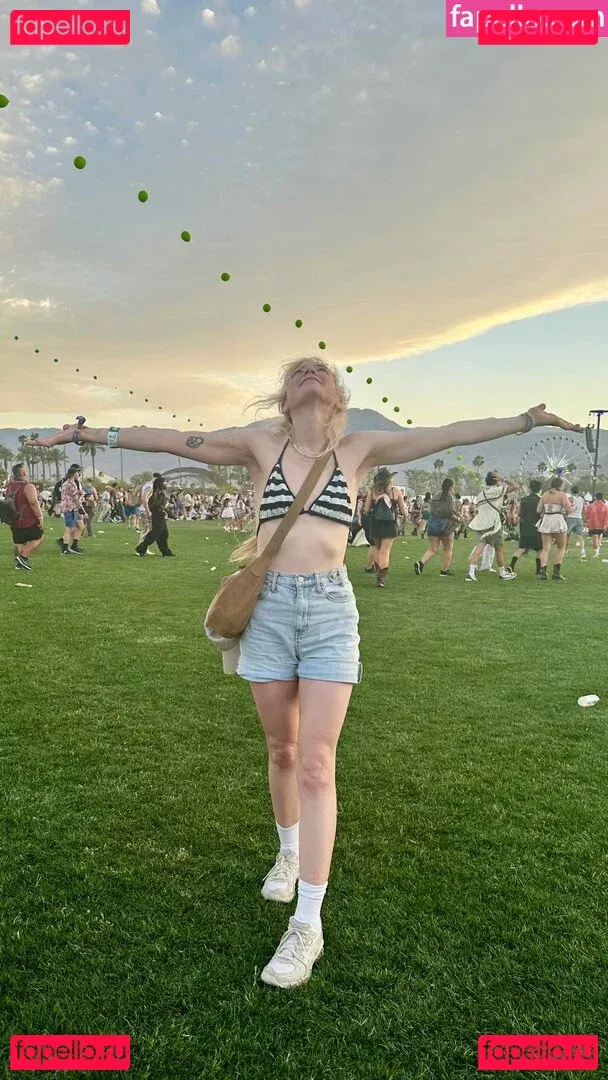 Emily Kinney Onlyfans Photo Gallery 