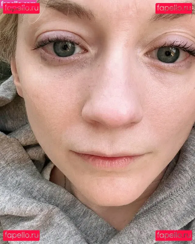 Emily Kinney Onlyfans Photo Gallery 