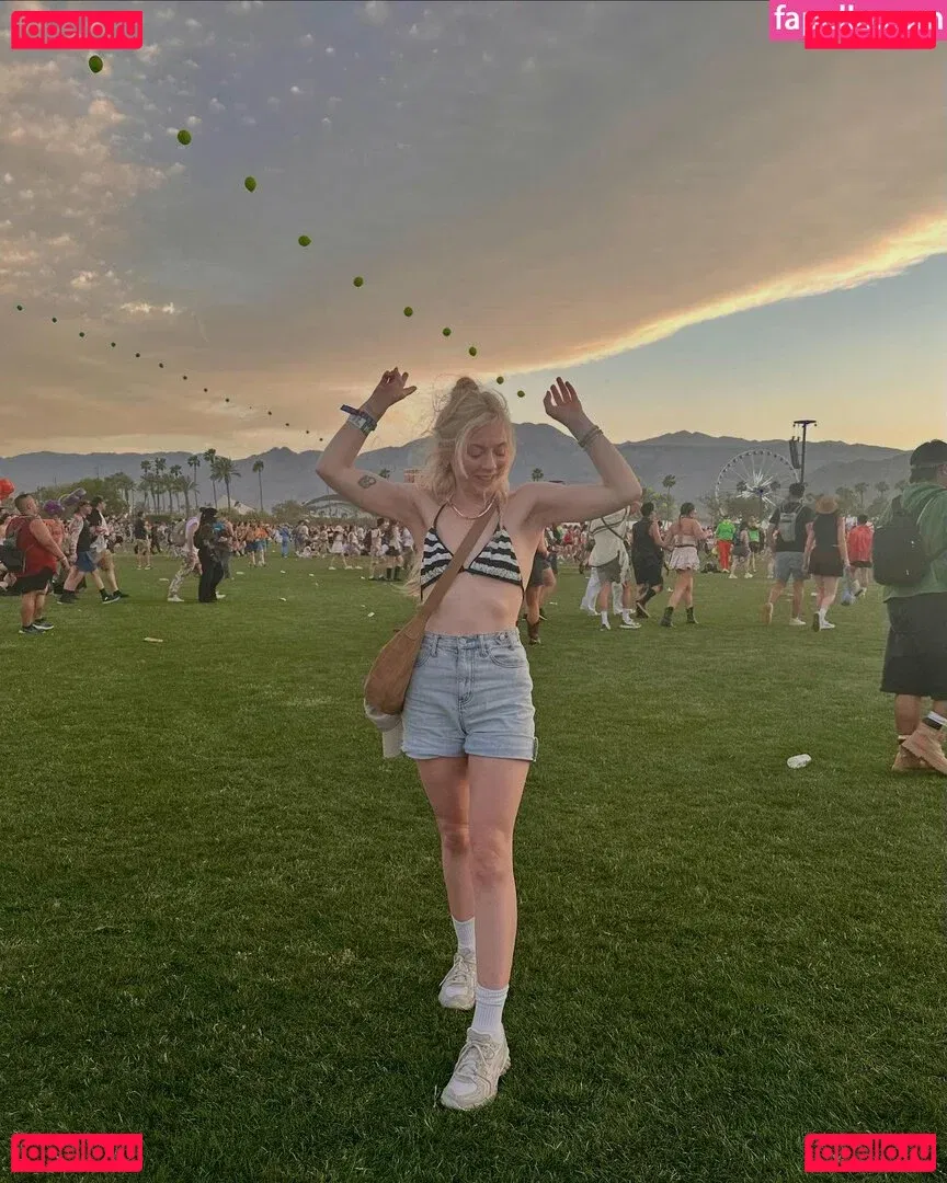 Emily Kinney Onlyfans Photo Gallery 