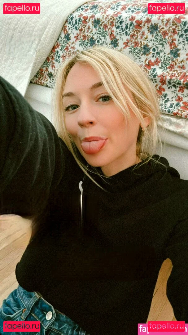 Emily Kinney Onlyfans Photo Gallery 