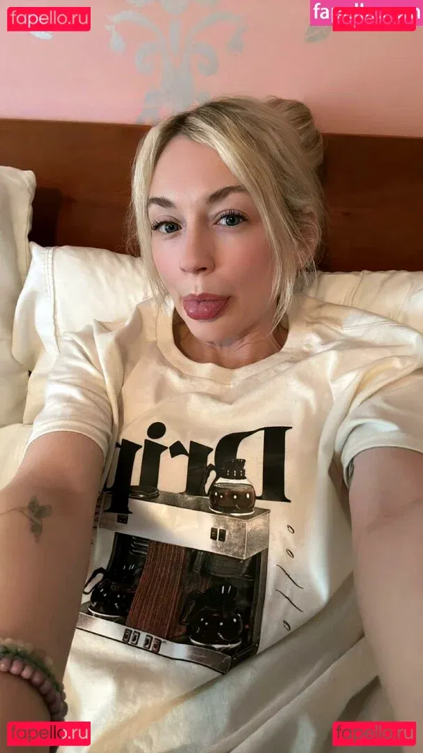 Emily Kinney Onlyfans Photo Gallery 