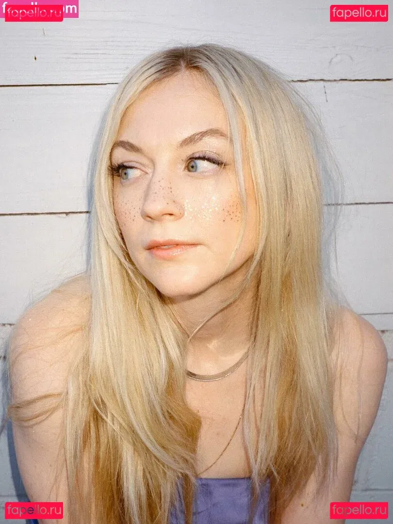 Emily Kinney Onlyfans Photo Gallery 