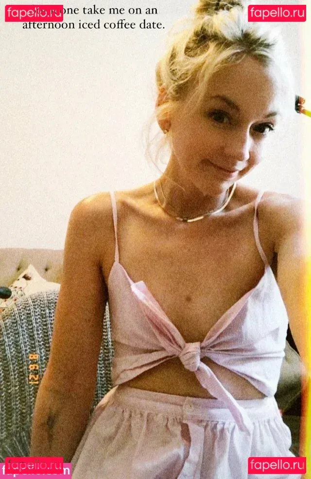 Emily Kinney Onlyfans Photo Gallery 