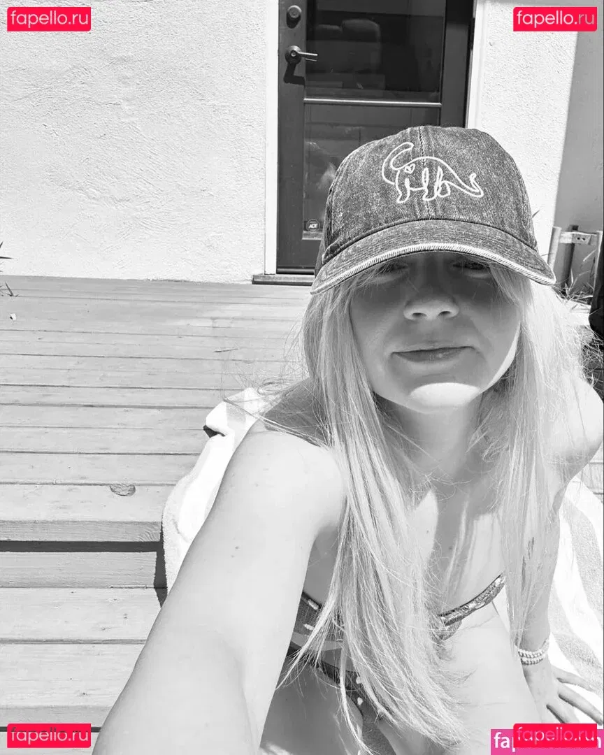 Emily Kinney Onlyfans Photo Gallery 