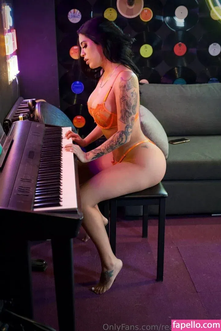 Kim Shantal Onlyfans Photo Gallery 