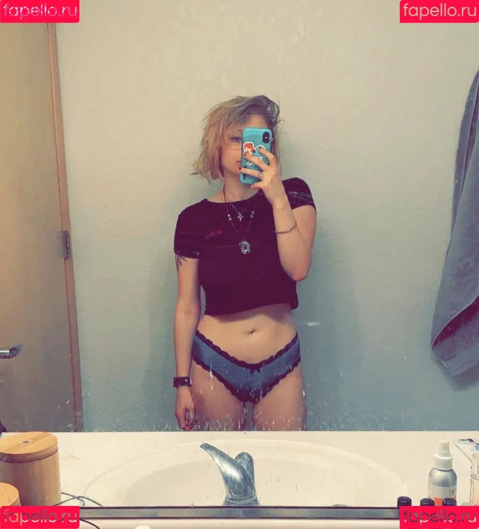 Curthobain Onlyfans Photo Gallery 