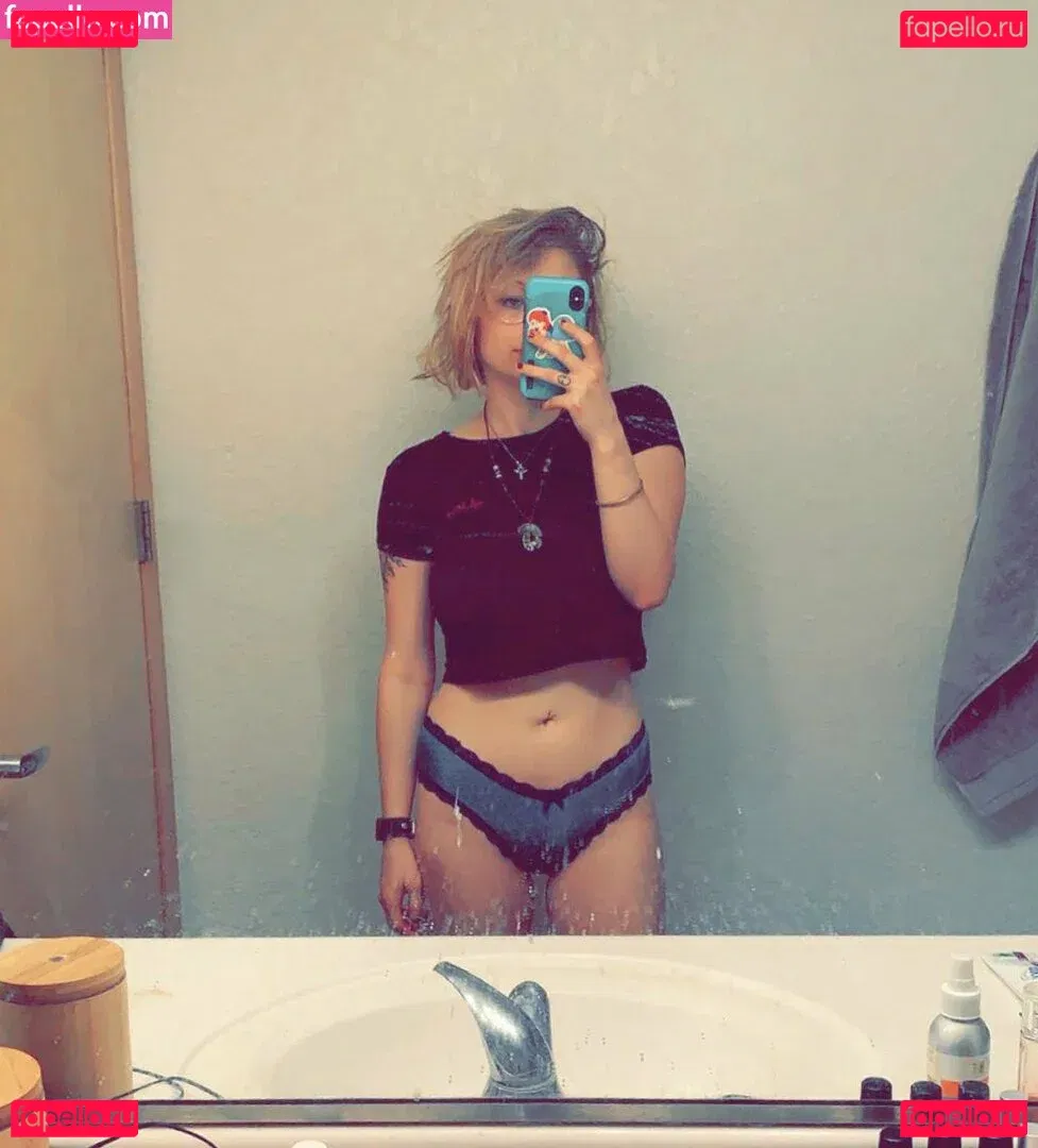 Curthobain Onlyfans Photo Gallery 