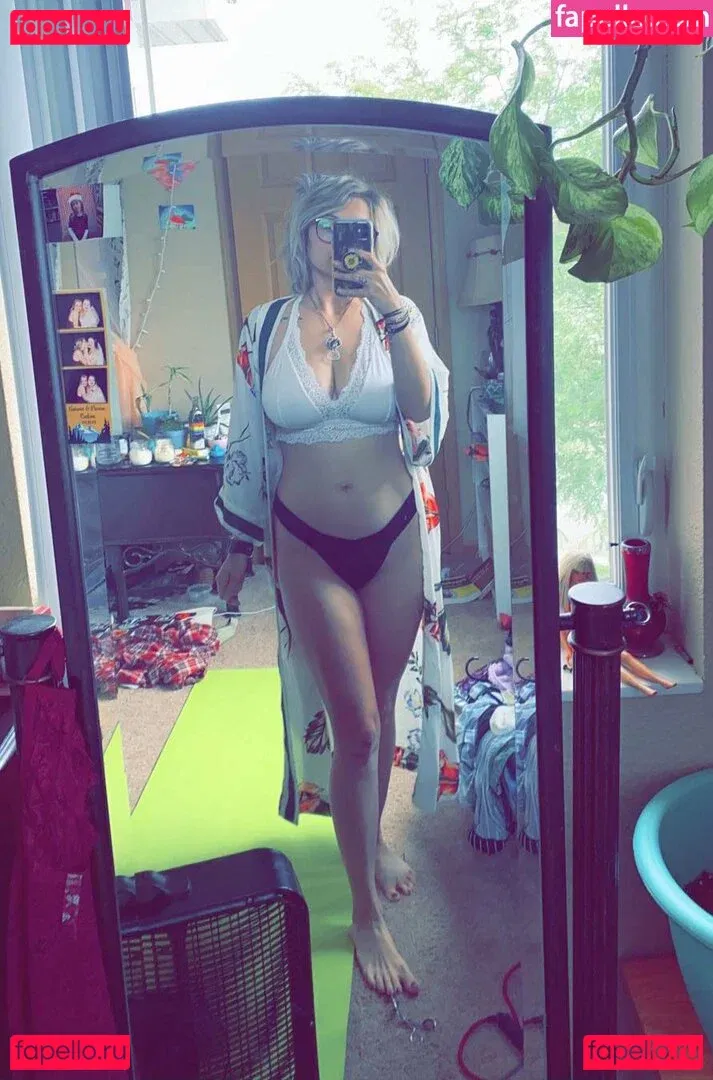 Curthobain Onlyfans Photo Gallery 