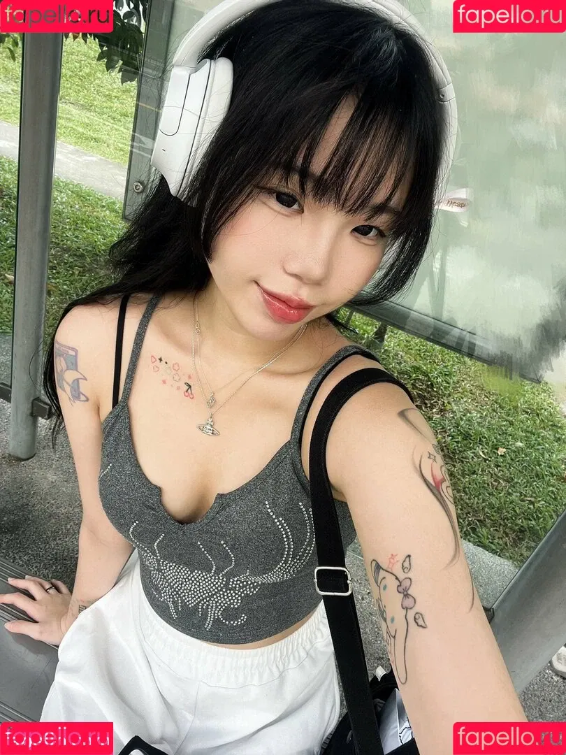 holo.saxual Onlyfans Photo Gallery 