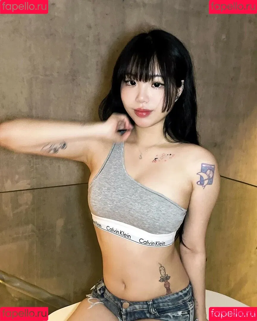 holo.saxual Onlyfans Photo Gallery 