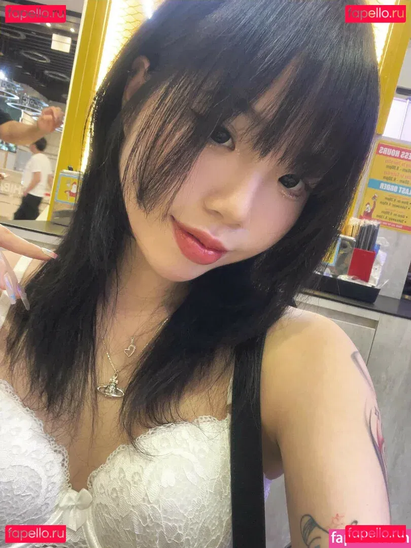 holo.saxual Onlyfans Photo Gallery 