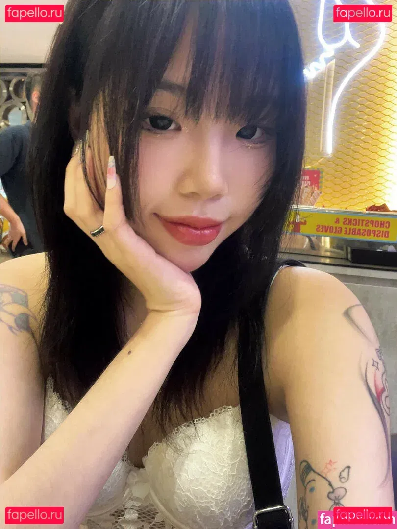 holo.saxual Onlyfans Photo Gallery 