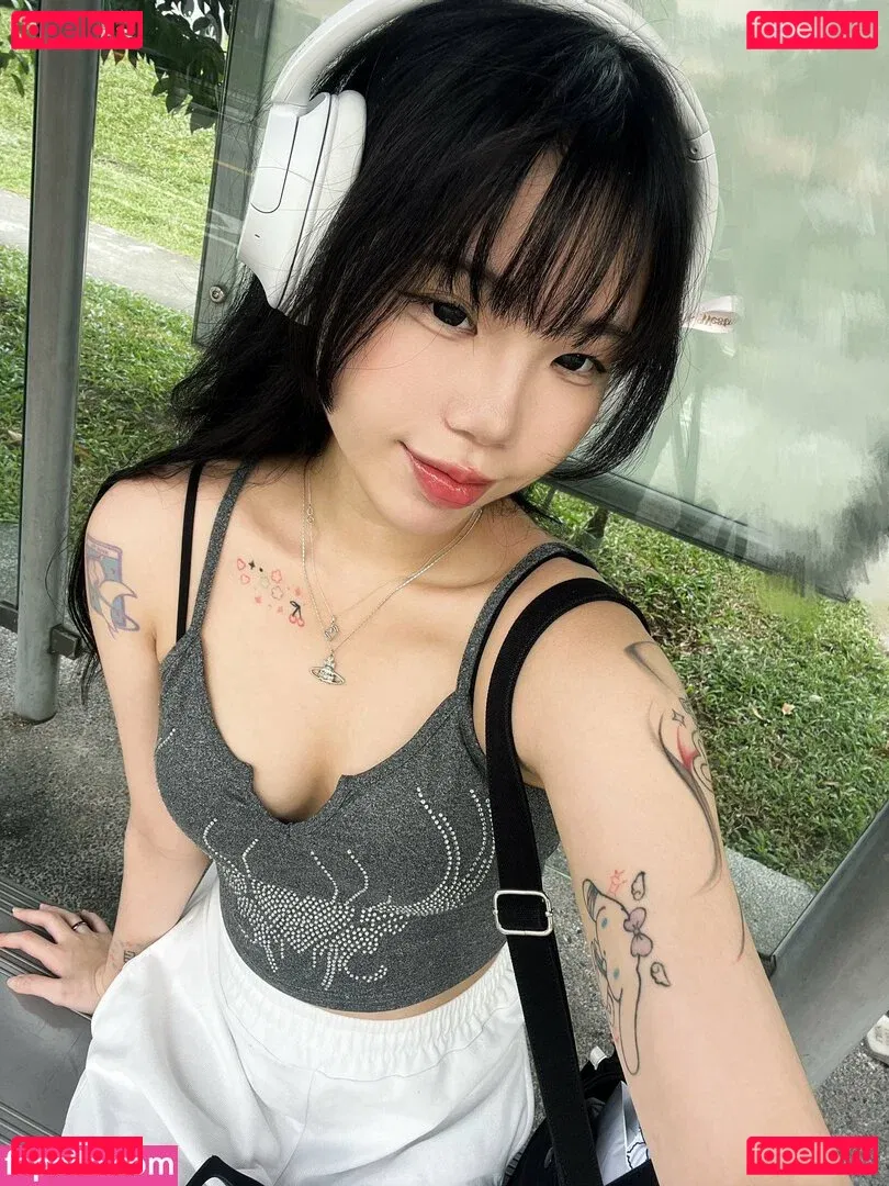 holo.saxual Onlyfans Photo Gallery 