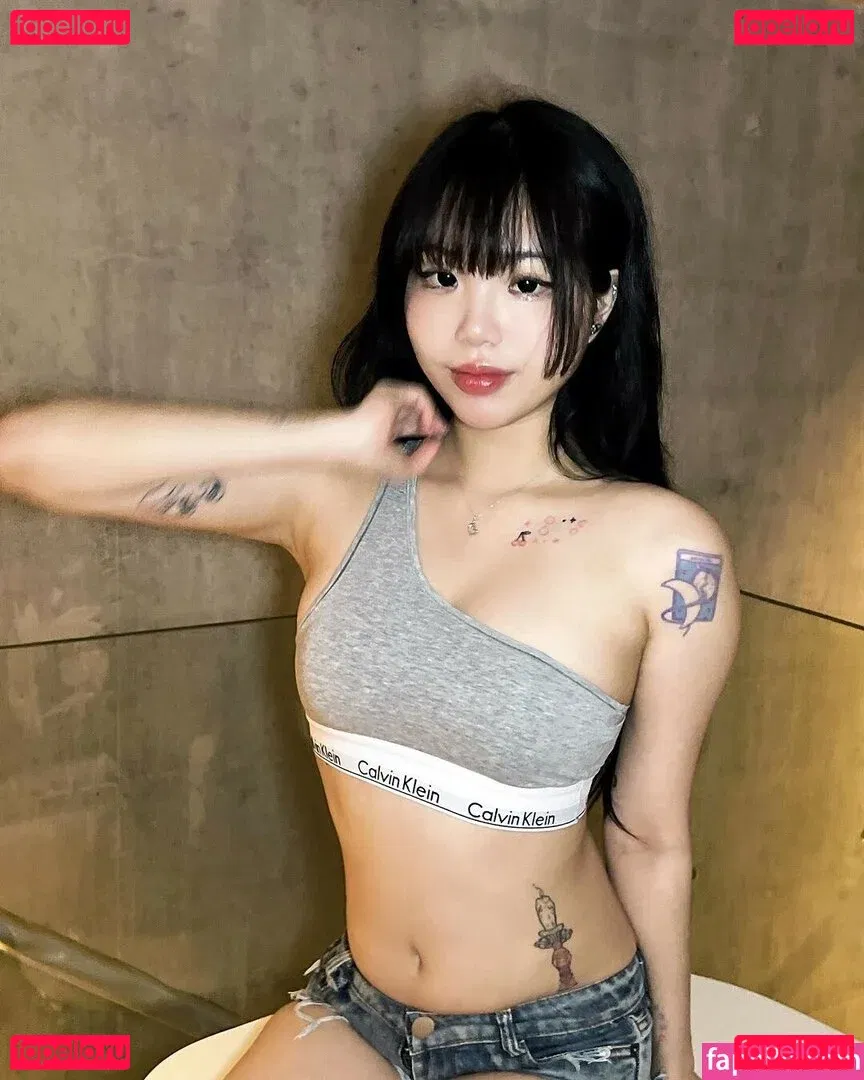 holo.saxual Onlyfans Photo Gallery 