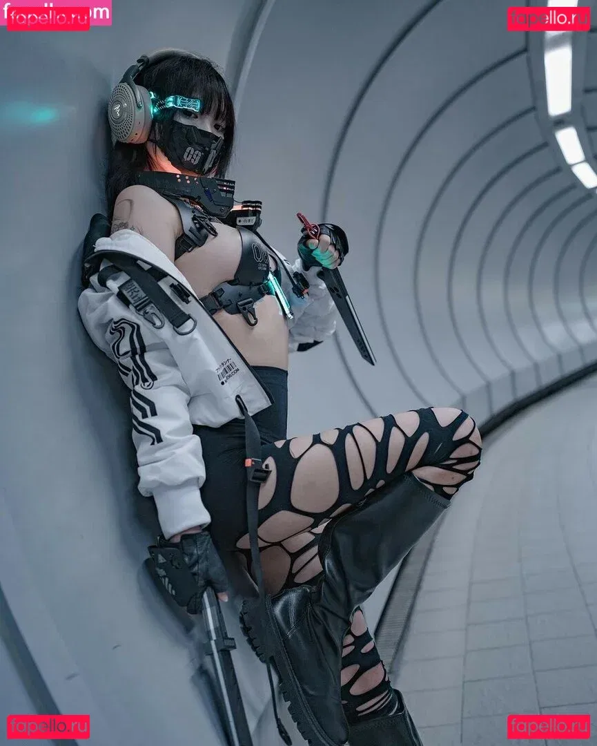 holo.saxual Onlyfans Photo Gallery 