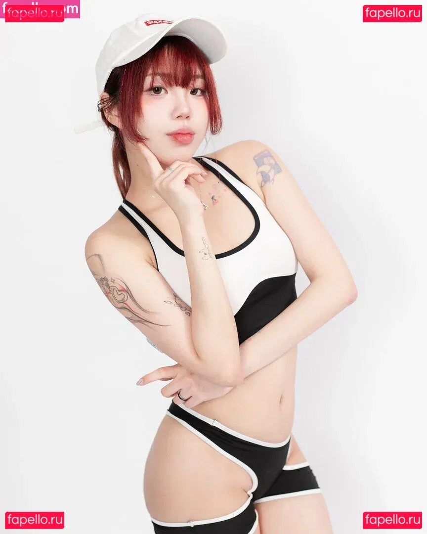 holo.saxual Onlyfans Photo Gallery 