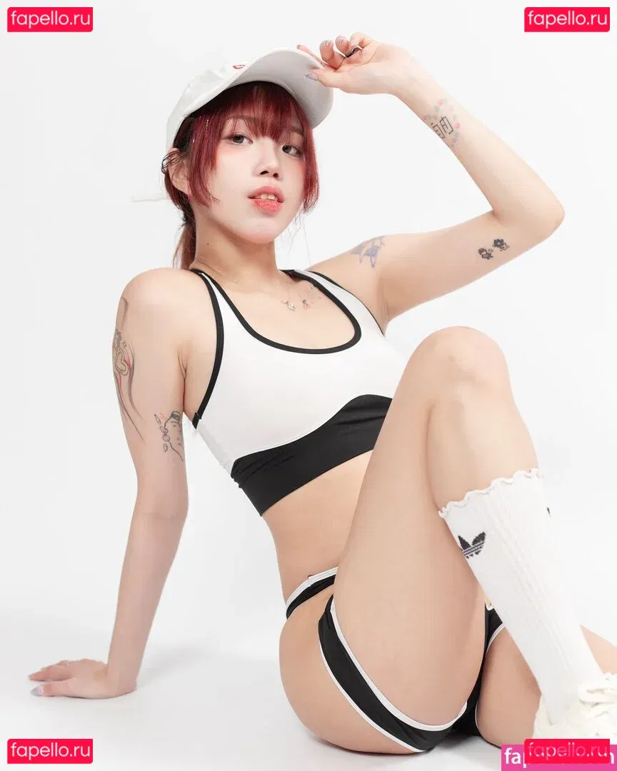 holo.saxual Onlyfans Photo Gallery 