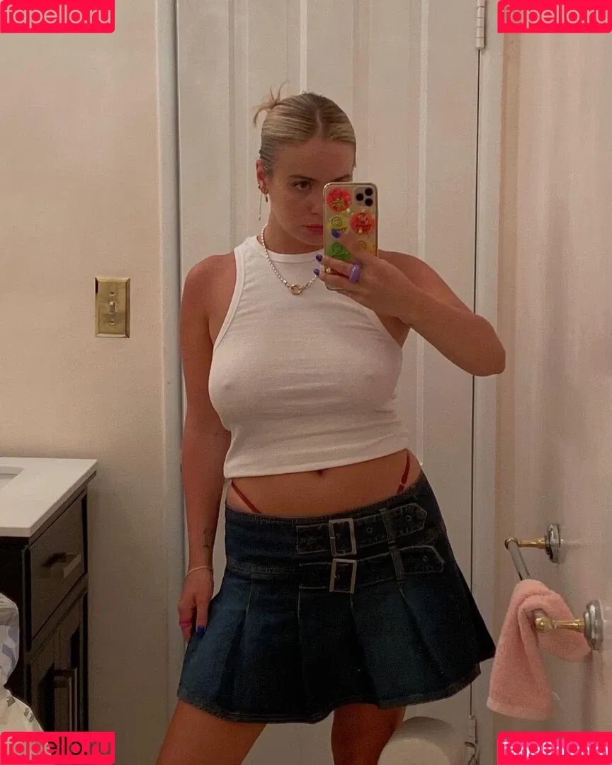 Courtnee Crews Onlyfans Photo Gallery 