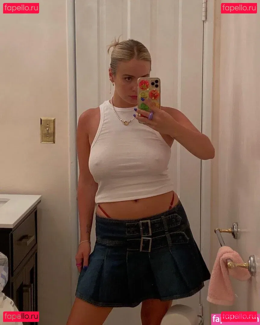 Courtnee Crews Onlyfans Photo Gallery 