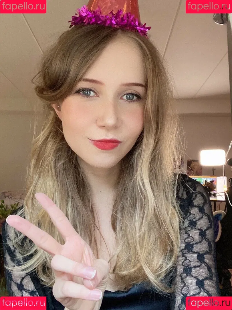 Apollolol Onlyfans Photo Gallery 