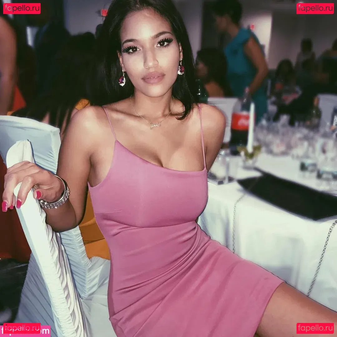 Jinna Cabrera Onlyfans Photo Gallery 