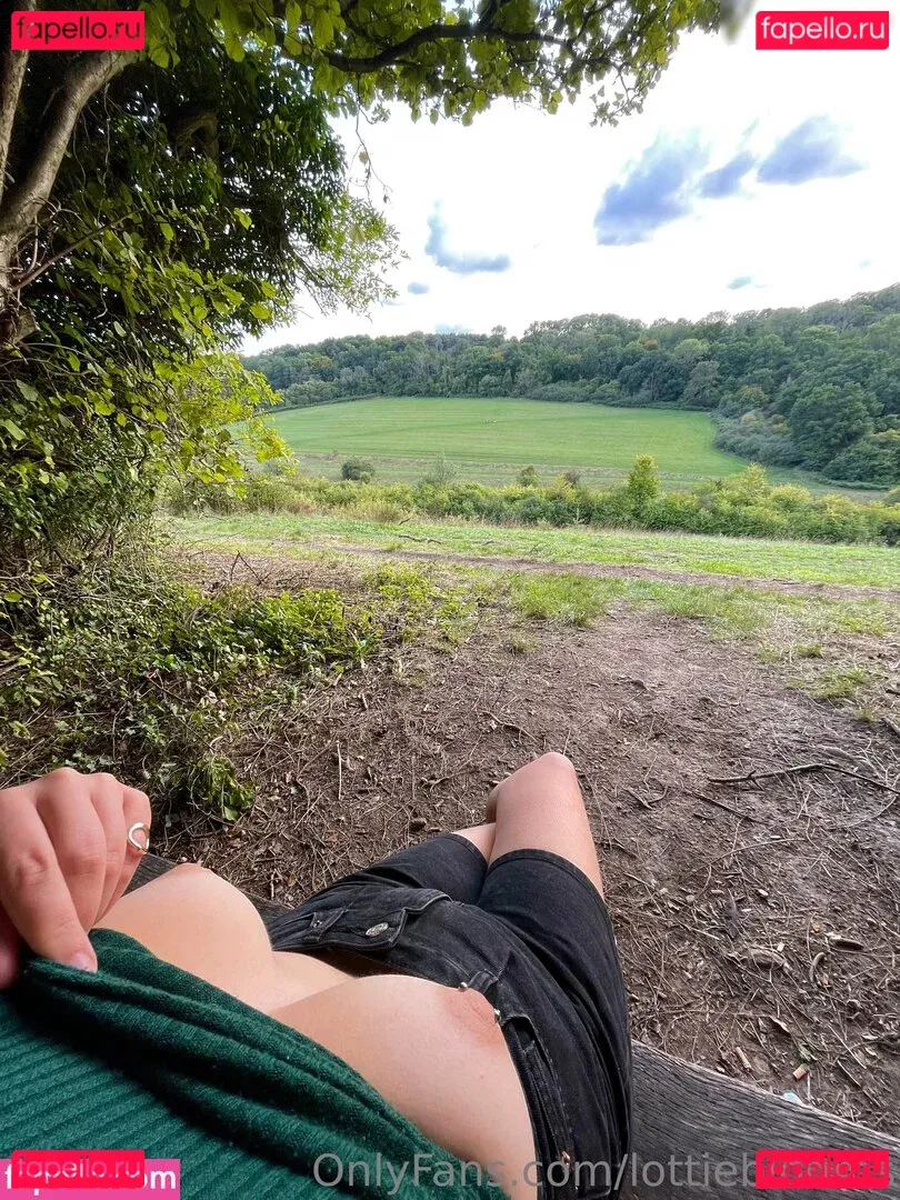 Lottie Onlyfans Photo Gallery 