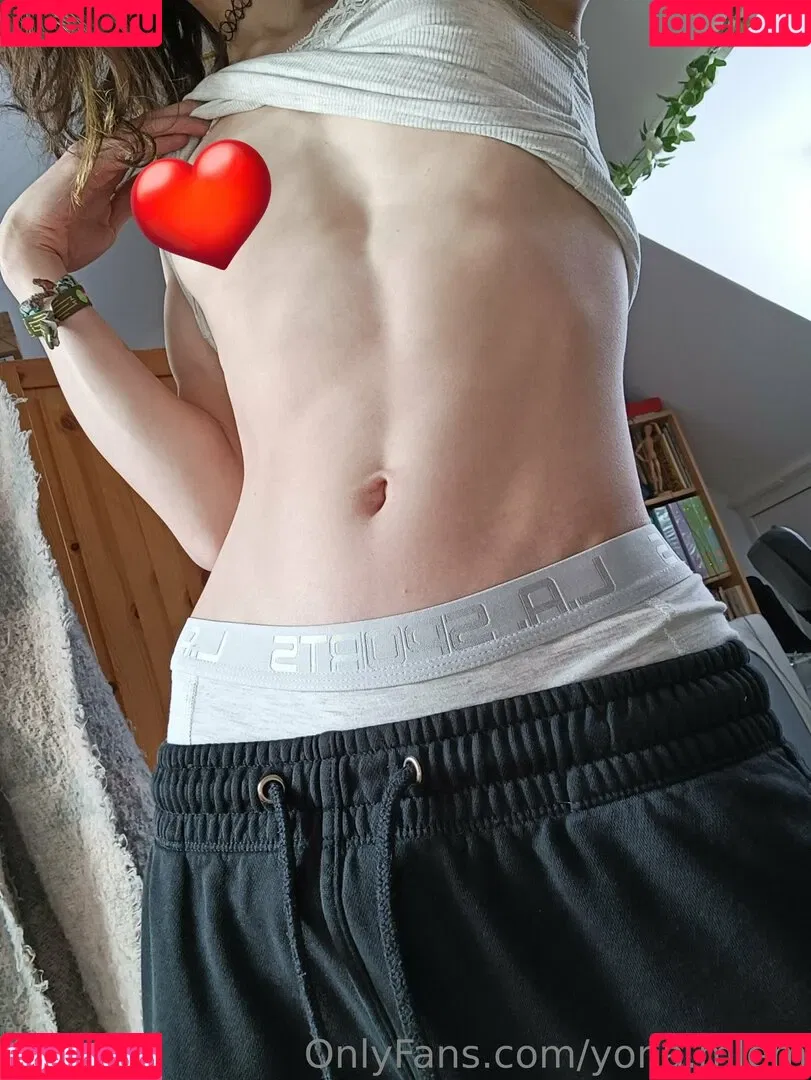 yona.mlem Onlyfans Photo Gallery 