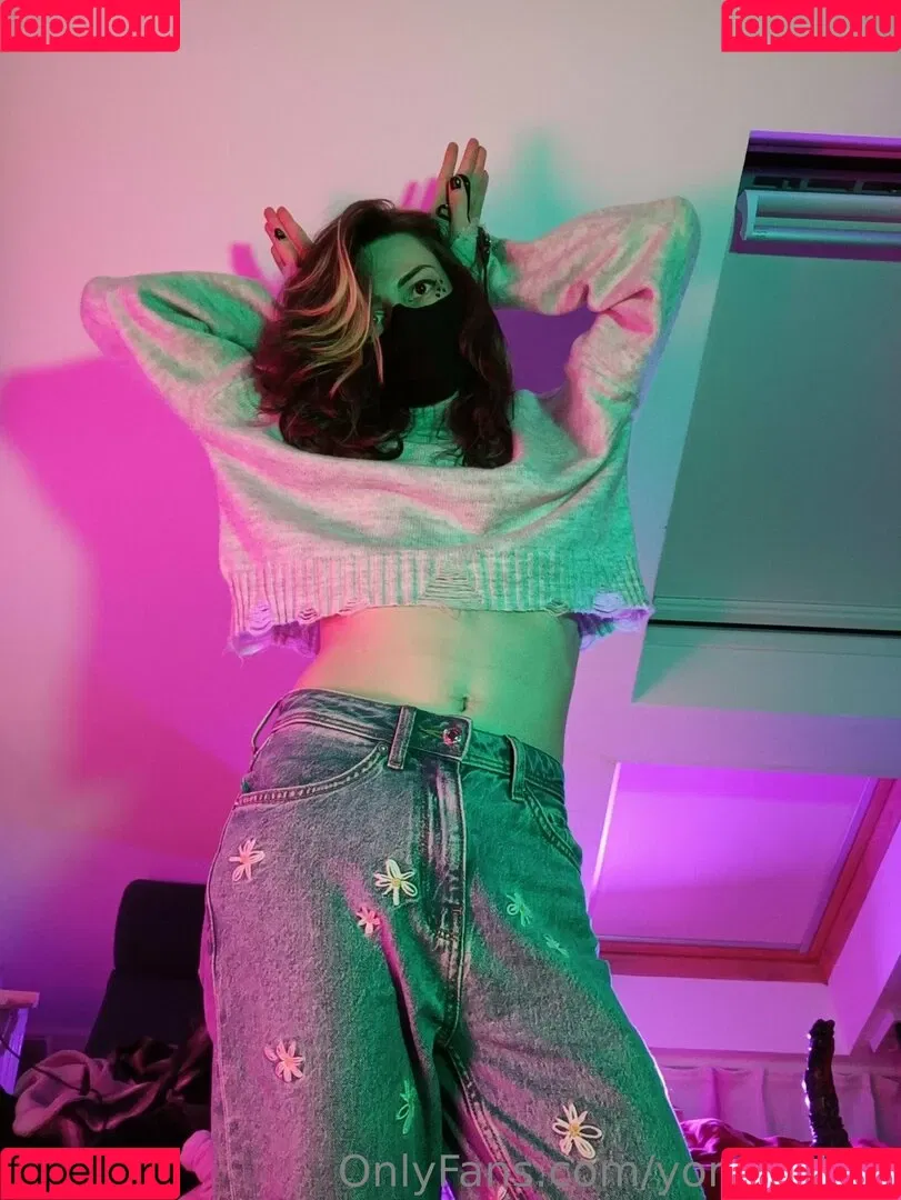 yona.mlem Onlyfans Photo Gallery 