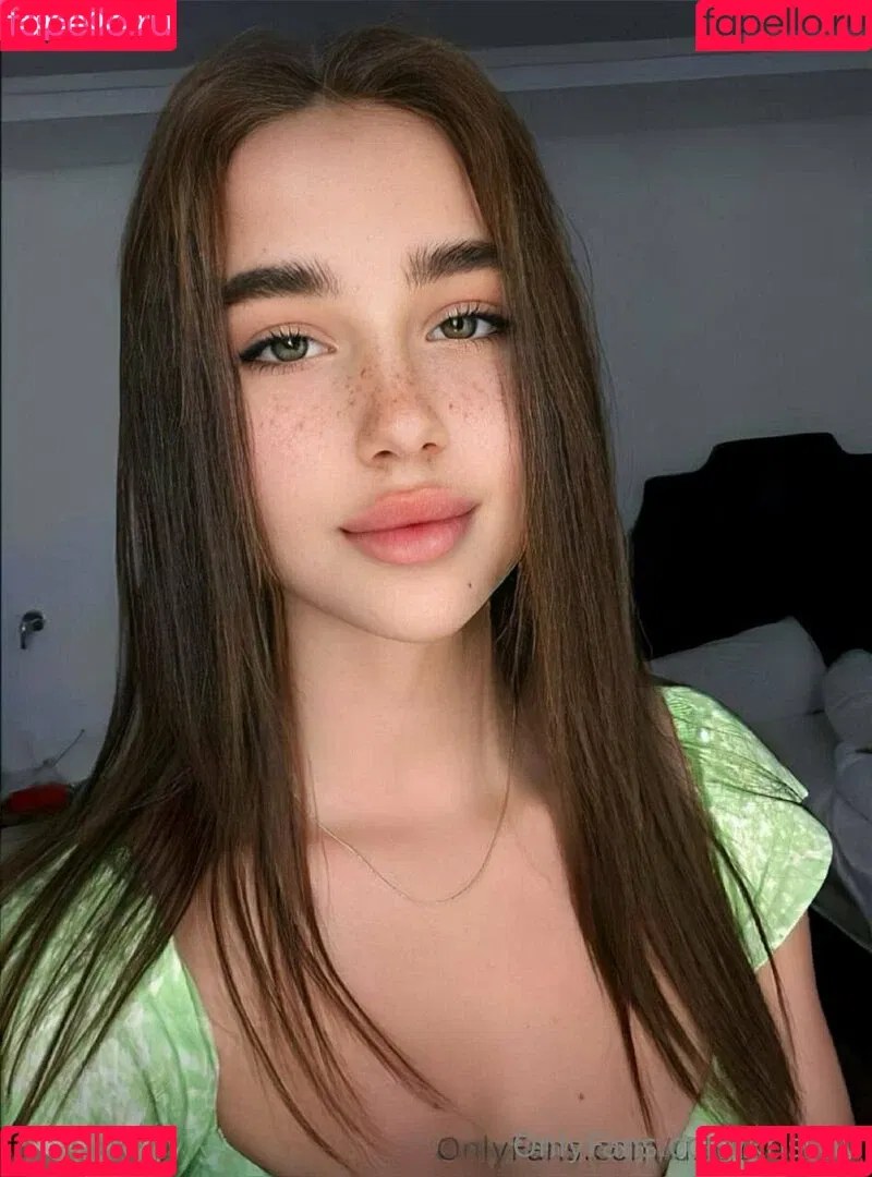 krisshy Onlyfans Photo Gallery 