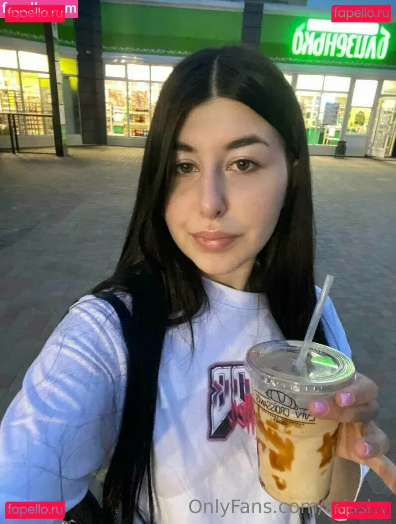 krisshy Onlyfans Photo Gallery 