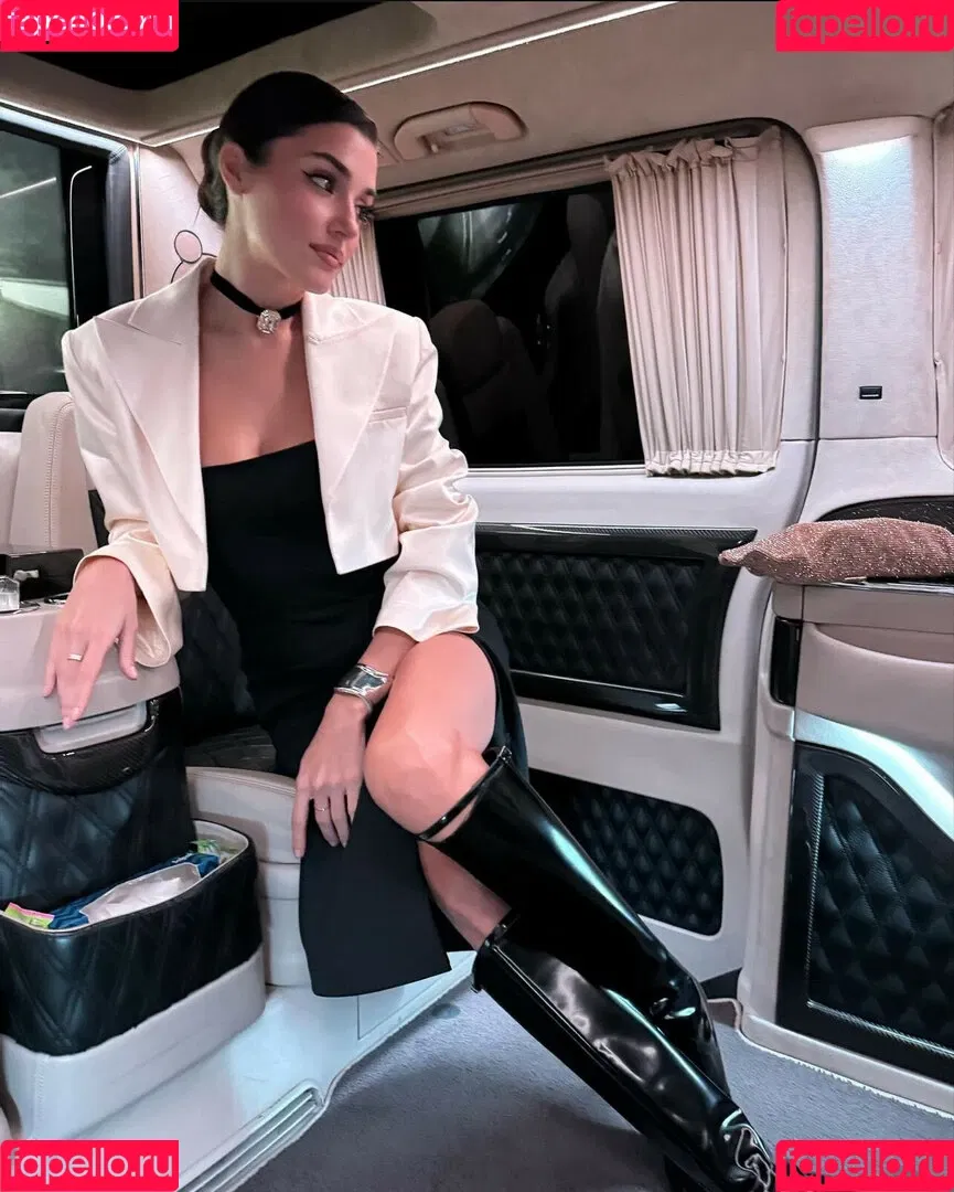Hande Ercel Onlyfans Photo Gallery 