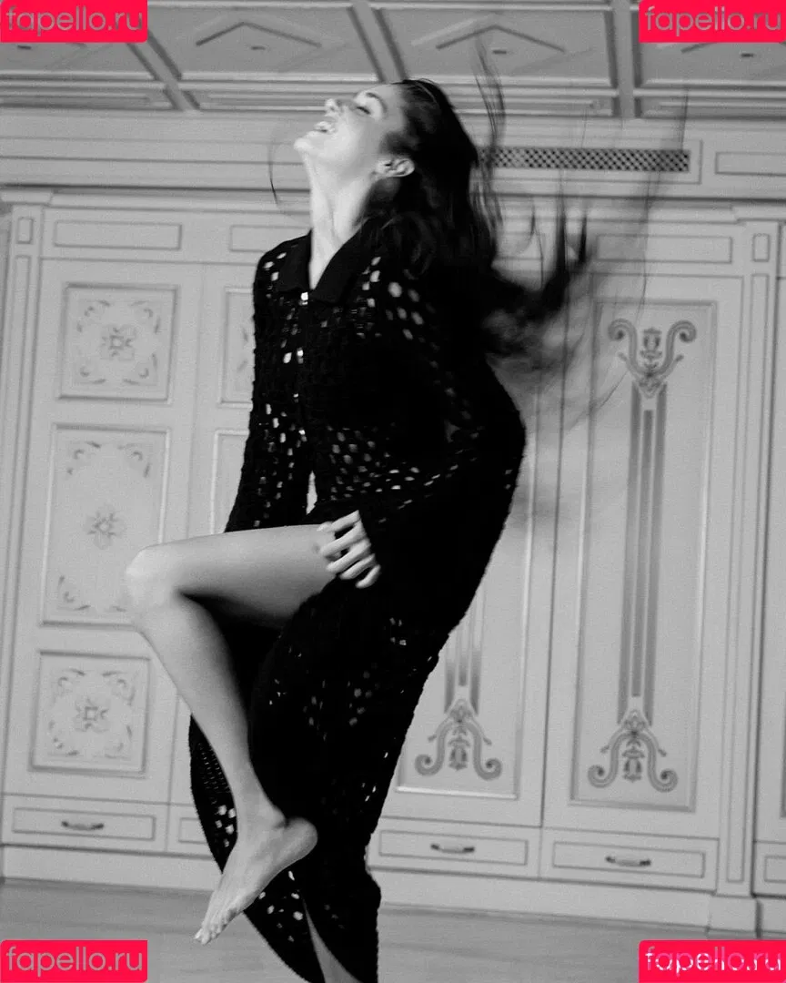 Hande Ercel Onlyfans Photo Gallery 