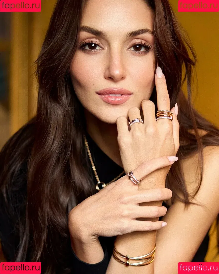 Hande Ercel Onlyfans Photo Gallery 