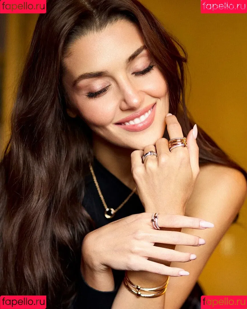 Hande Ercel Onlyfans Photo Gallery 