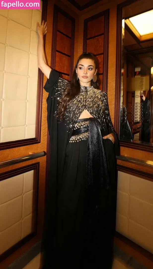 Hande Ercel Onlyfans Photo Gallery 