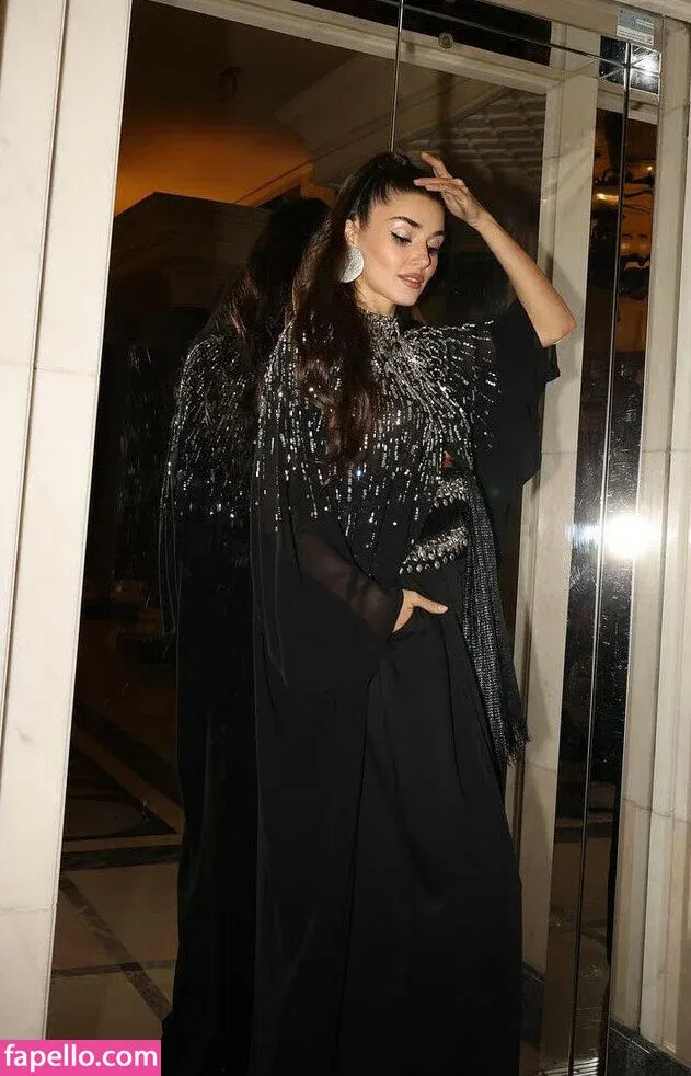 Hande Ercel Onlyfans Photo Gallery 