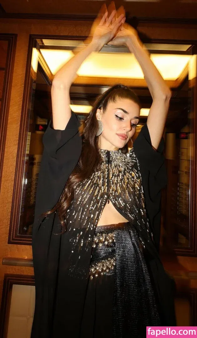 Hande Ercel Onlyfans Photo Gallery 