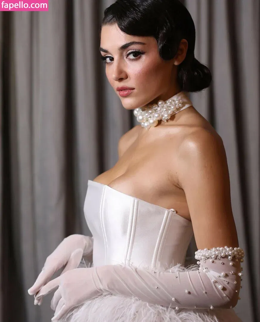 Hande Ercel Onlyfans Photo Gallery 