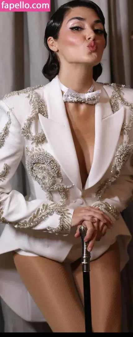 Hande Ercel Onlyfans Photo Gallery 