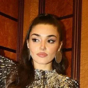Hande Ercel Onlyfans Photo Gallery 