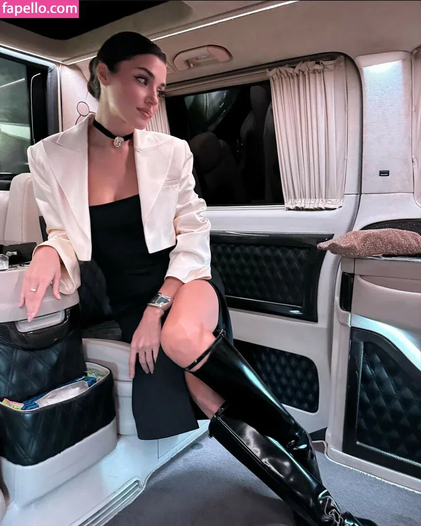 Hande Ercel Onlyfans Photo Gallery 