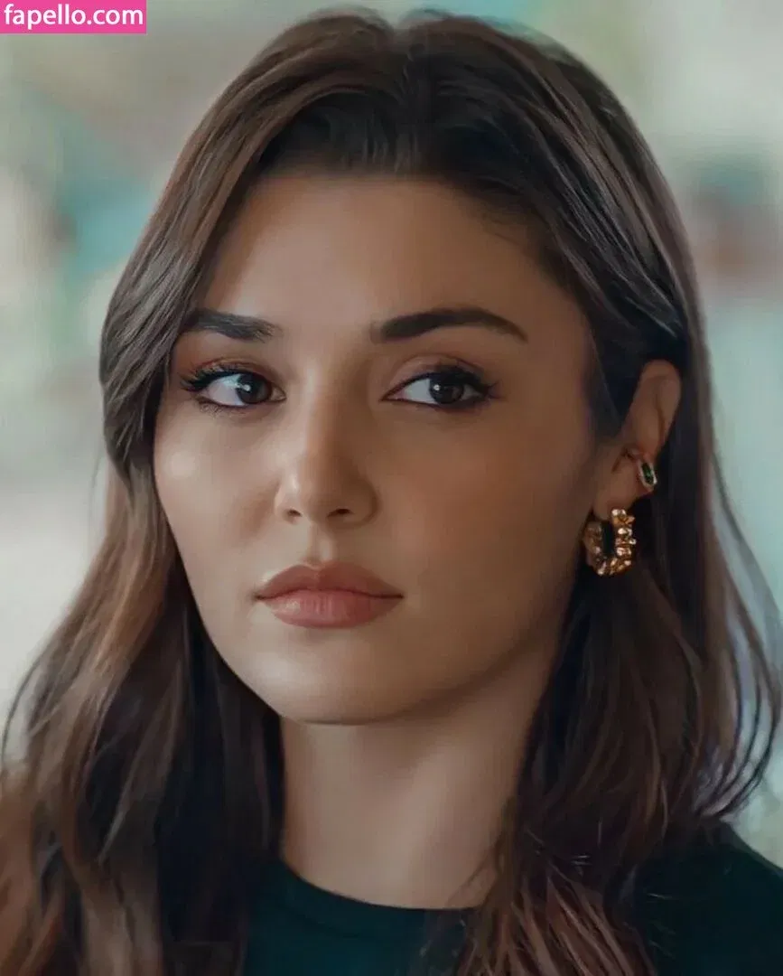 Hande Ercel Onlyfans Photo Gallery 