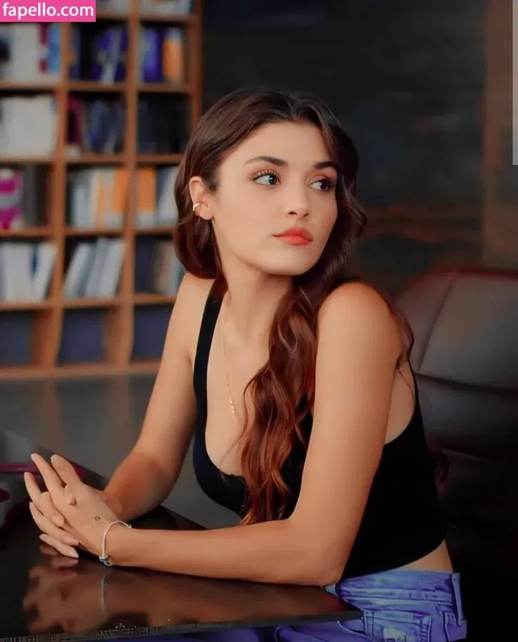 Hande Ercel Onlyfans Photo Gallery 