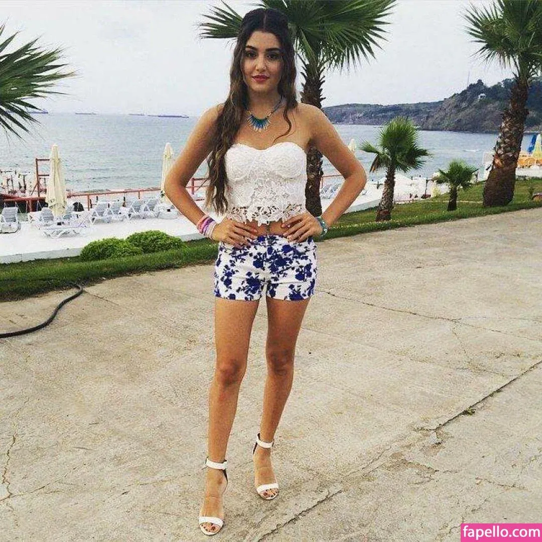 Hande Ercel Onlyfans Photo Gallery 