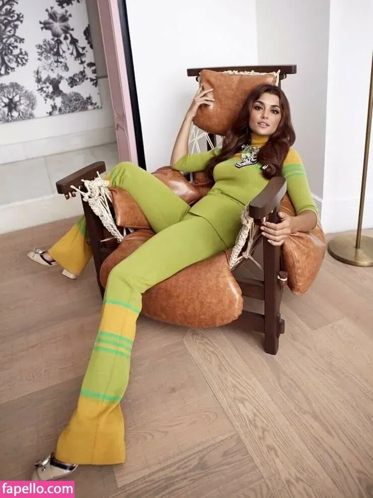 Hande Ercel Onlyfans Photo Gallery 