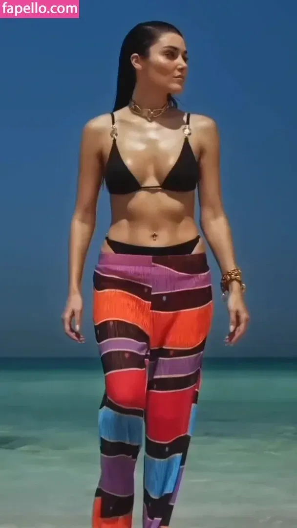 Hande Ercel Onlyfans Photo Gallery 