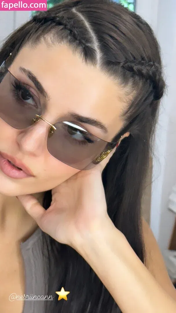 Hande Ercel Onlyfans Photo Gallery 